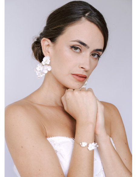 Boucles d'oreilles mariée "Ana" avec fleurs esprit Bridgerton