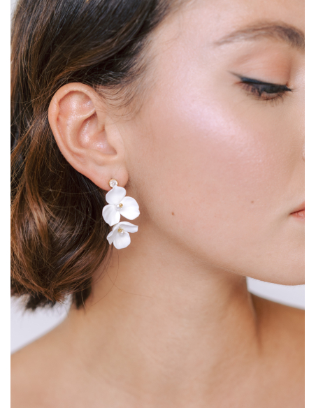 Boucles d'oreilles mariée "Romy" avec fleurs aspects porcelaine