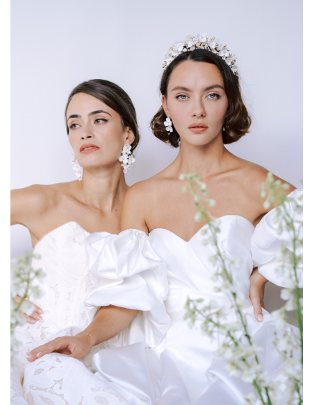 Boucles d'oreilles mariée "Romy" avec fleurs aspects porcelaine