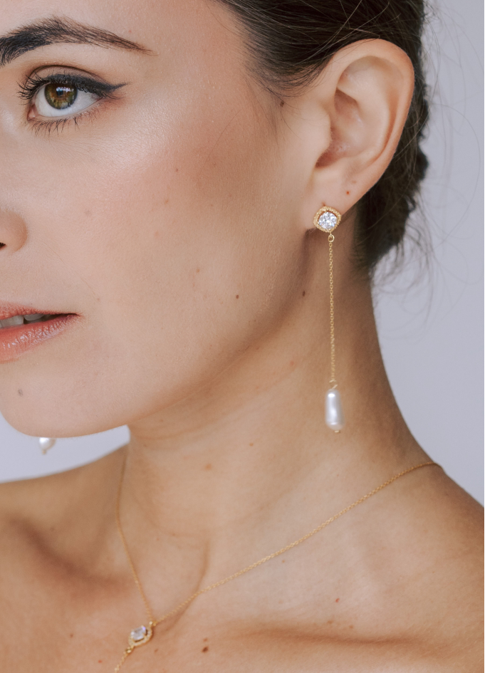 Boucles d'oreilles pendantes "Agathe" avec perles baroques