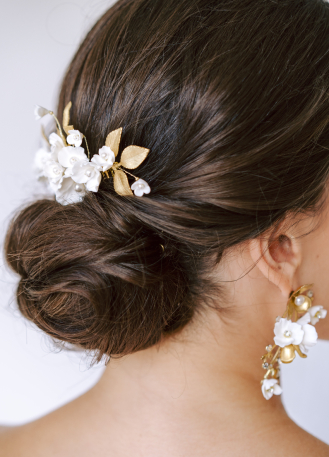 Peigne mariée "Lucia" avec fleurs aspect porcelaine 2