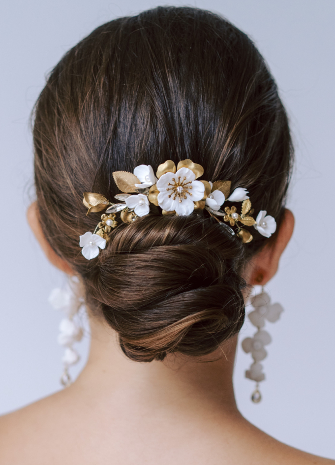 Peigne de mariée "Mia" avec fleurs, feuillages et strass