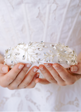 Serre tête couronne "Suzie" avec perles et cristaux