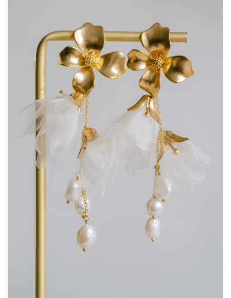 Boucles d'oreilles "Flora" avec attache fleur et perles