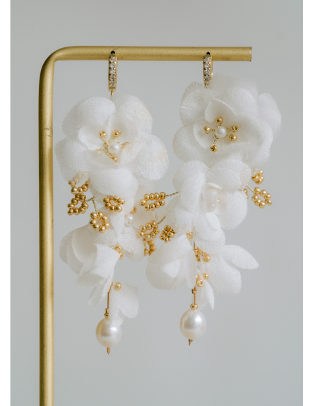 Boucles d'oreilles "Constance" avec fleurs en soie et perles