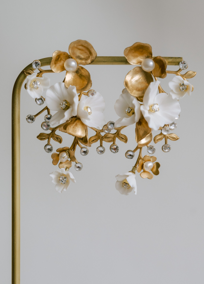 Boucles d'oreilles mariée "Lucia" avec fleurs esprit Bridgerton
