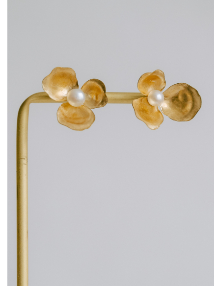 Clous d'oreilles "Gisèle" avec fleurs et perles d'eau douce