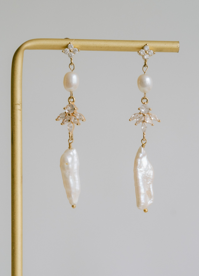 Boucles d'oreilles pendantes "Adèle" avec perles d'eau douce