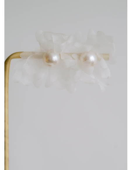 Clous d'oreilles "Chiara" avec perles et fleurs de soie