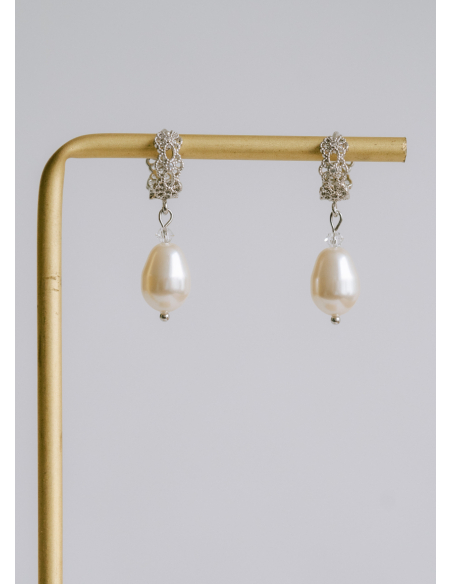 Boucles d'oreilles mariée "Anae" avec perles nacrées et attaches ajourées