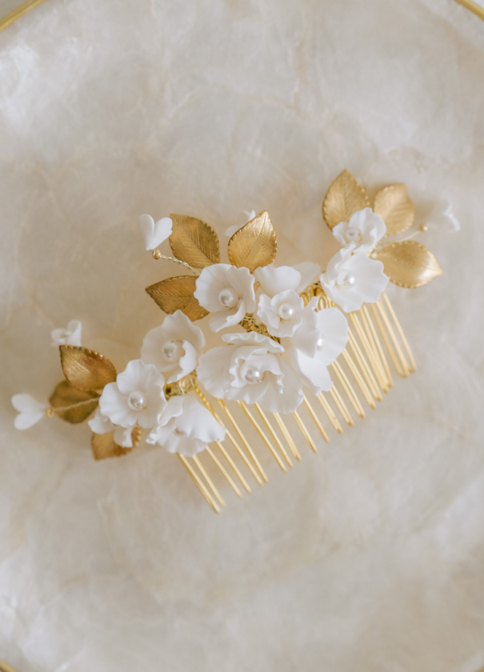 Peigne mariée "Lucia" avec fleurs...