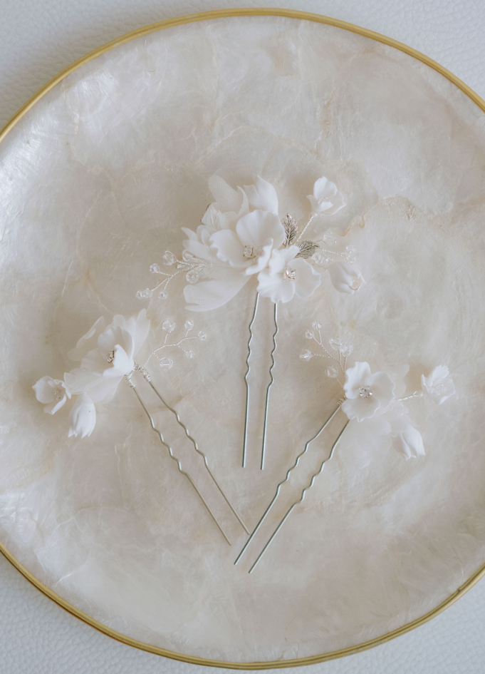 Trio de pics à chignon "Chiara" avec fleurs de soie et porcelaine