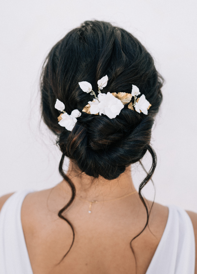 Pics "Nora" avec fleurs porcelaine pour votre coiffure de mariée