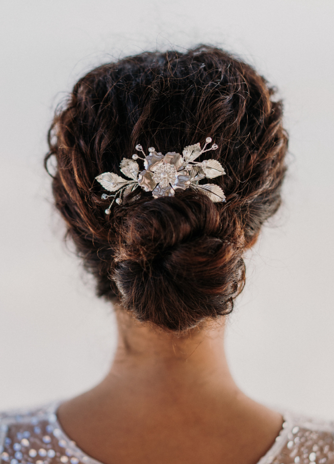 Peigne mariée "Fantine" avec fleurs, feuillages et cristaux