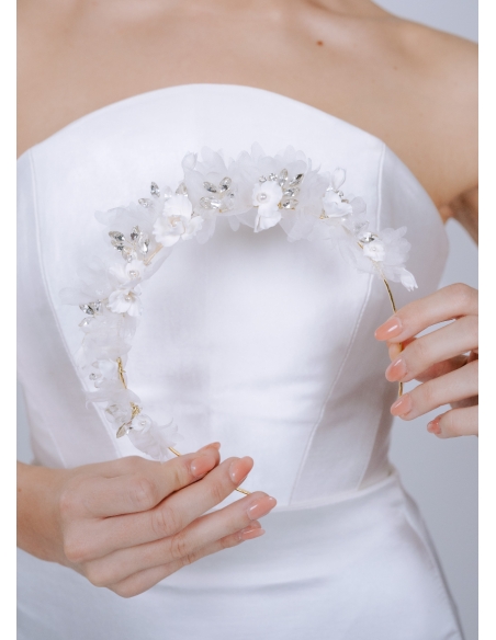 Couronne coiffure mariage "Flore" avec fleurs porcelaine et soie