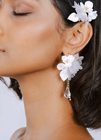 Boucles d'oreilles mariée "Florella" avec fleurs et cristaux 2