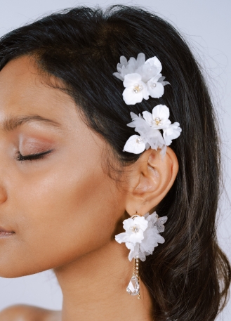 Duo de pics à fleurs "Florella" pour votre chignon de mariée 2
