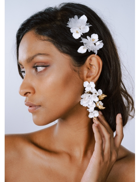 Boucles d'oreilles mariée "Giovana" avec fleurs esprit Bridgerton