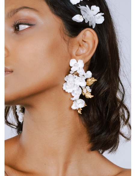 Boucles d'oreilles mariée "Giovana" avec fleurs esprit Bridgerton