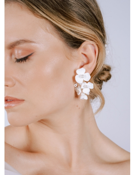 Boucles d'oreilles mariée "Anita" avec fleurs esprit Bridgerton