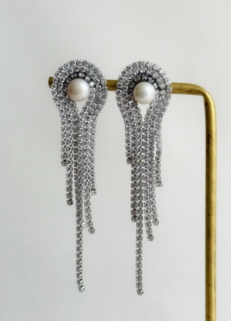 Boucles d'oreilles "Holly" avec chaine strass et perles...