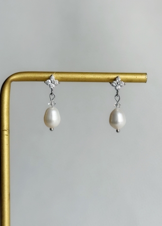 Boucles d'oreilles mariée "Lyana" petites et discrètes... 2