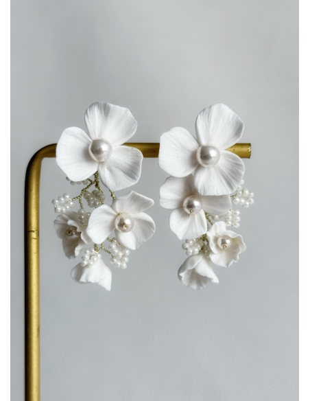 Boucles d'oreilles mariée "Anita" avec fleurs esprit Bridgerton