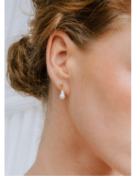 Boucles d'oreilles mariée "Charline" discrète avec perles d'eau douce