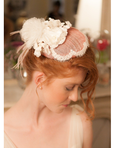 Bibi mariée XXL "Marie-Louise" avec fleurs, dentelle et plumes