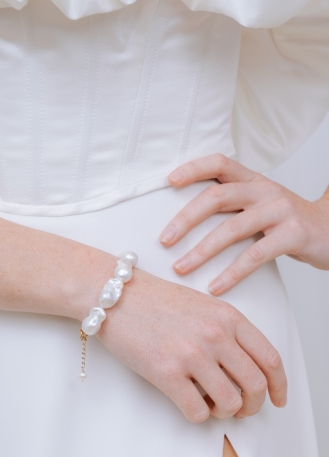 Bracelet mariage "Brune" avec perles d'eau douce baroques
