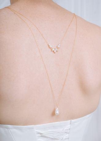 "Cassandre" Collier de mariée avec pendentif et dos en...