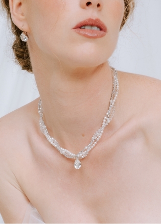 "Alicia" Collier multi-rangs de perles et de cristaux