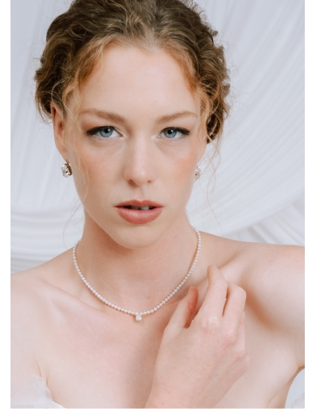 "Mathilde" Collier en perles d'eau douce avec petit pendentif rétro