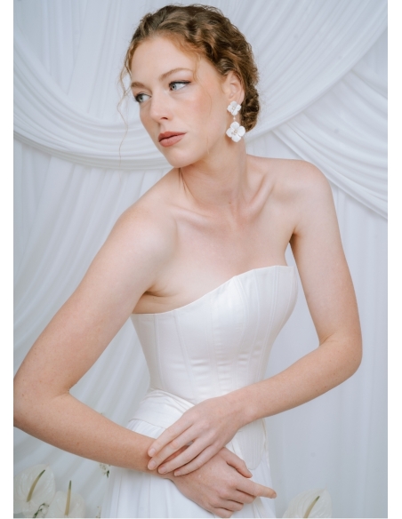 Boucles d'oreilles mariée "Adélie" avec fleurs aspects porcelaine