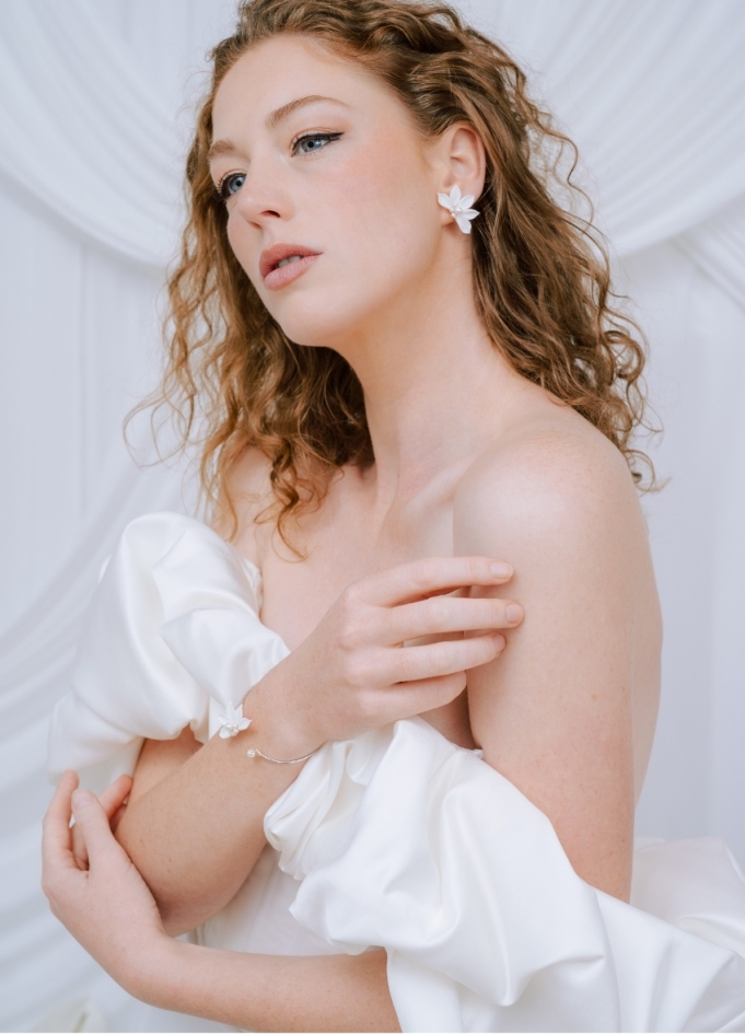 Clous d'oreilles "Livia" avec fleurs...