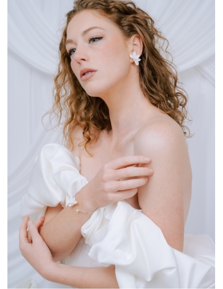 Clous d'oreilles "Livia" avec fleurs aspect porcelaine