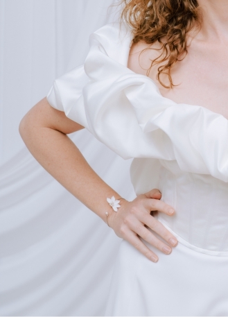 Bracelet mariage "Livia" jonc avec fleurs porcelaines 2