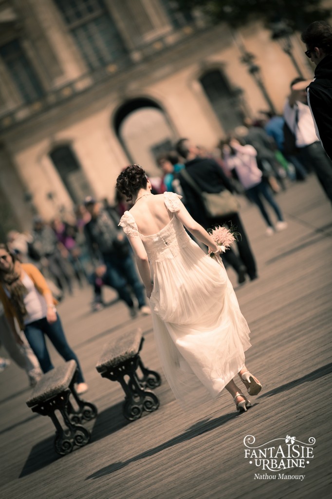 Mariée rétro sur le pont des arts Paris