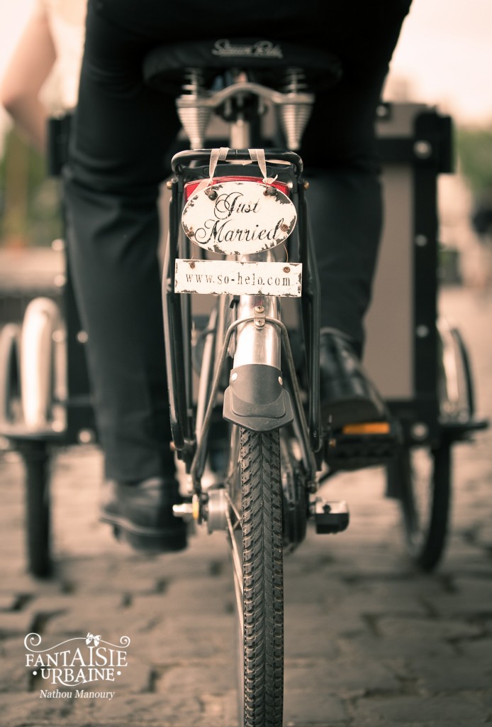 Vélo rétro mariage avec pancarte Just Married So Hélo