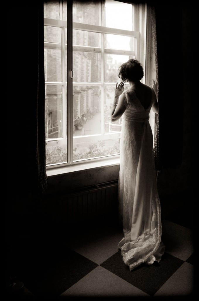 Photographe mariage paris Mariée romantique robe dentelle 