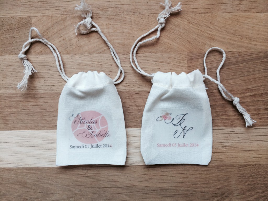 petit pochon sac dragée coton personnalisés avec initiales mariés