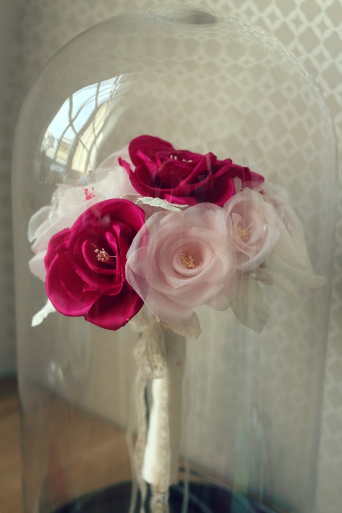 bouquet de mariée en soie sous cloche en verre