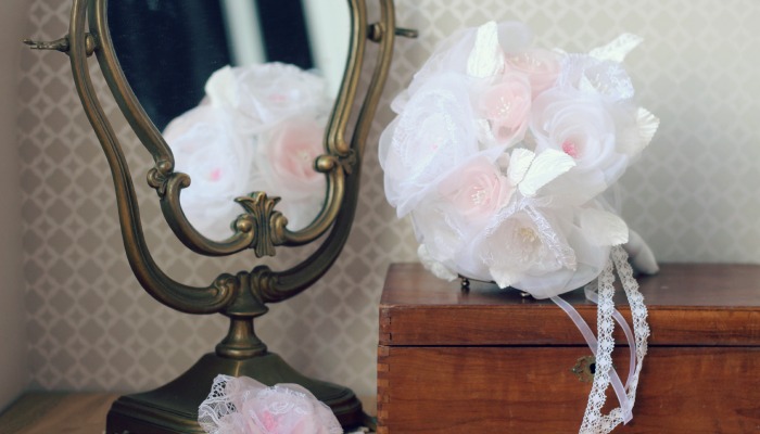 bouquet en soie éternelle en dentelle pour mariée - blog sohelo
