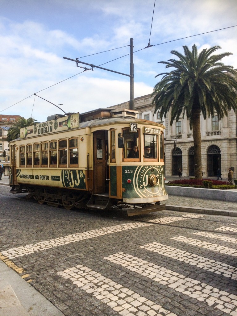 tram ancien rétro  Porto-Portugal