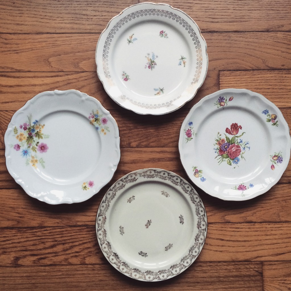 assiettes vaisselle vintage porcelaine dorure et fleurs mariage