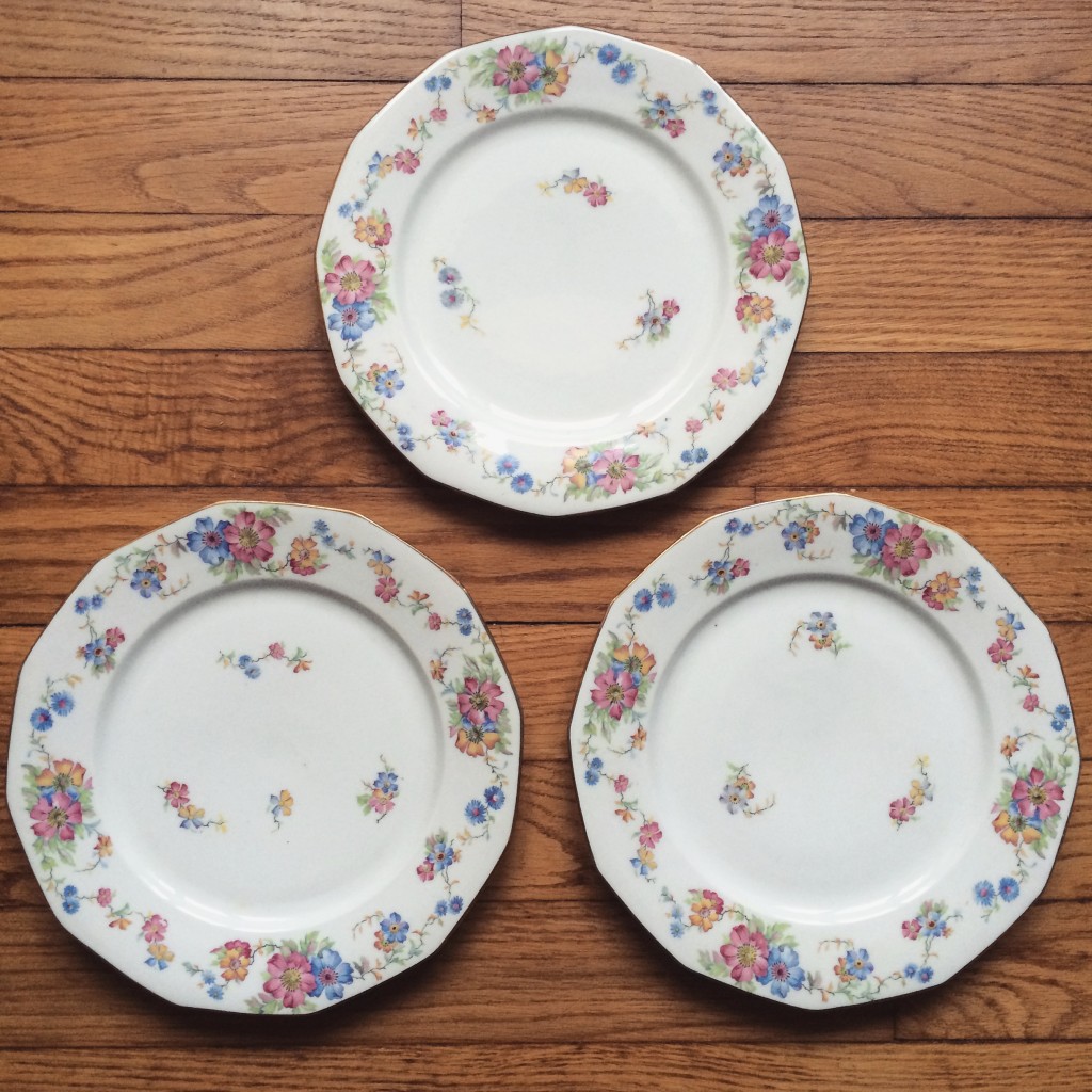 assiettes vaisselles vintage porcelaine de Limoges dorure et fleurs poru mariage rustique champêtre