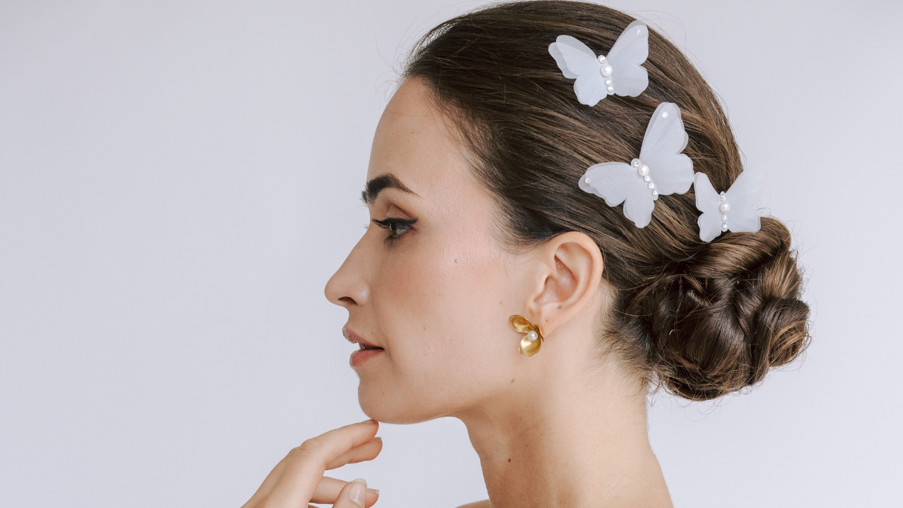 Pics à chignon et peignes fleuris pour votre chignon de mariée